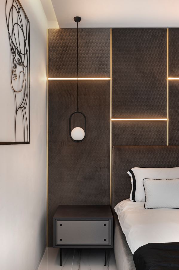 Penthouse - TLV גופי תאורה בקיר חדר השינה בעיצובו של קמחי תאורה